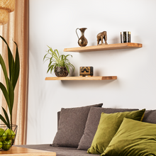 Laden Sie das Bild in den Galerie-Viewer, Baumkanten-Regal Eiche 60cm